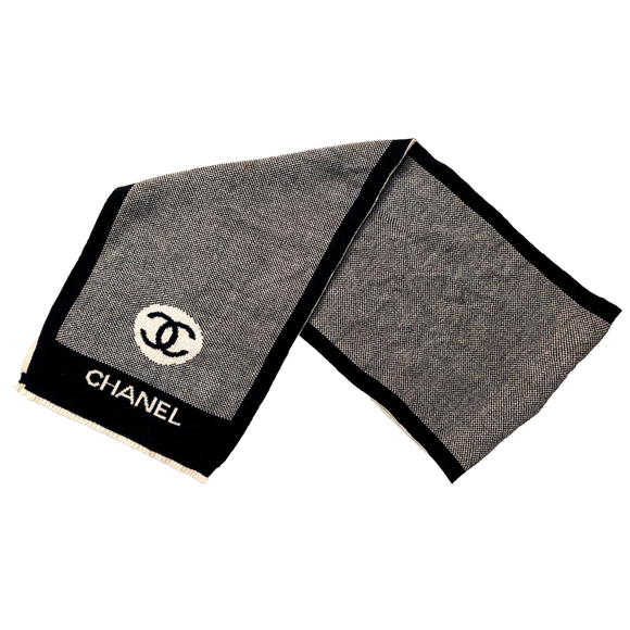 Vintage CHANEL Gray, Black, Ivory 100% Cashmere Wool Reversible Knit Scarf - Picture 3 of 16